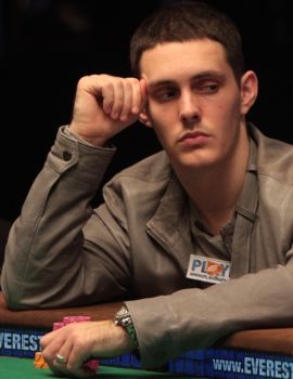 Justin Smith al tavolo non ha amici, solo dead money